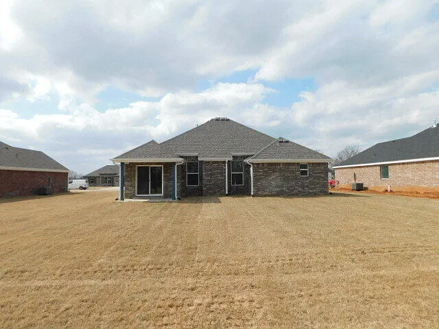 3 bed, 2.0 bath, 1525 sqft, $1,799 — Photo 3