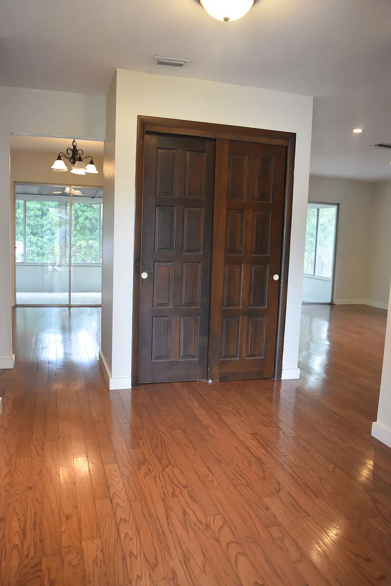 Building Photo - 663 Green Meadow Ave