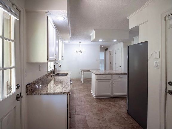 2nd image of 2095 Newfields Rd
