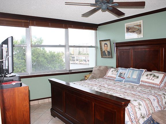 4th image of 16570 NE 26th Ave APT 3J
