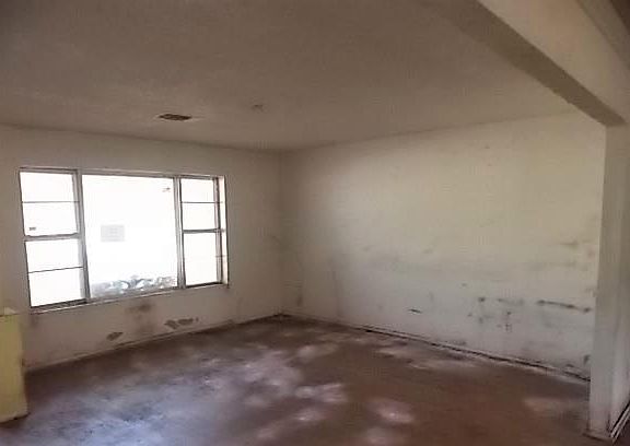 4th image of 304 Oakwood Dr
