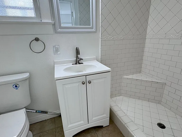 921 Monterey Blvd — Photo 12