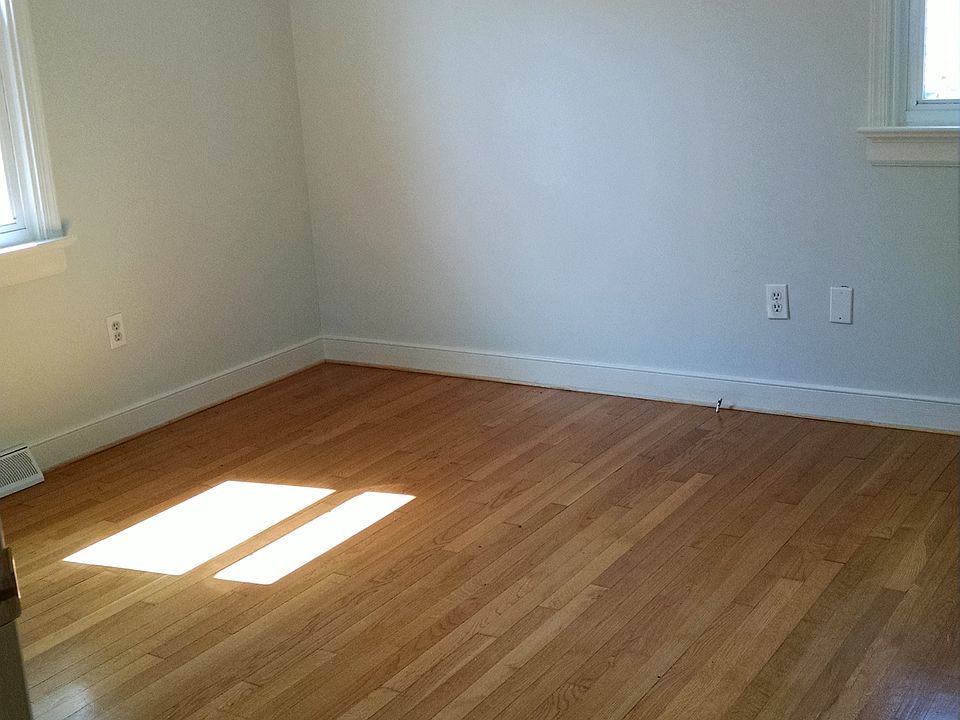 2nd image of 813 Boroughbridge Rd