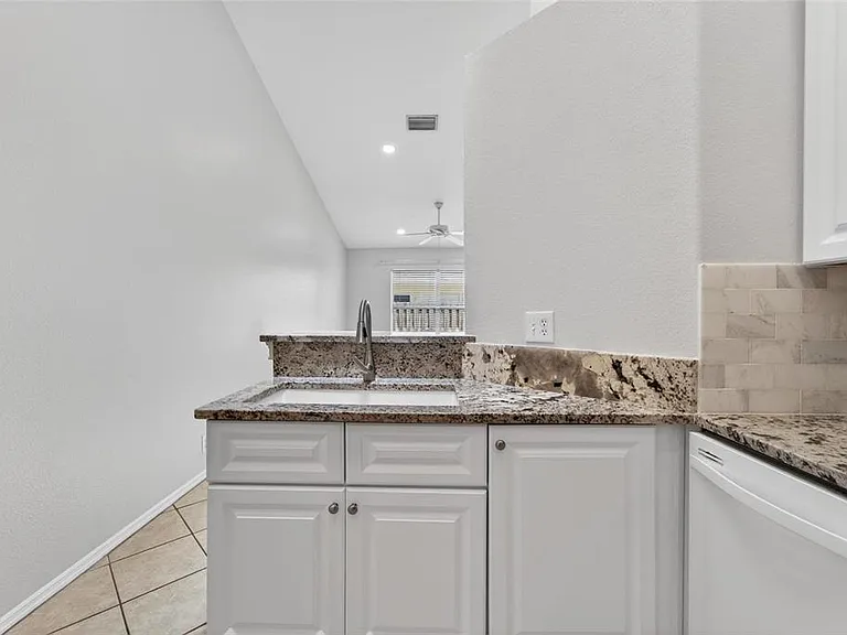 658 Green Valley Rd #B3 — Photo 29