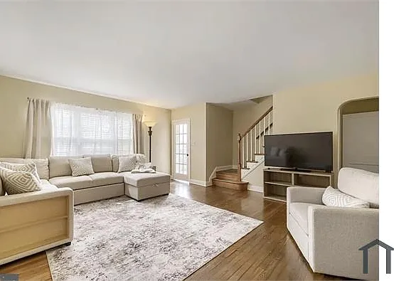 8152 Glen Gary Rd — Photo 2