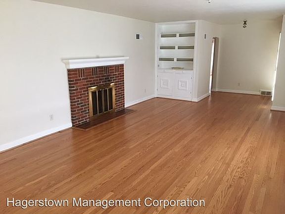 3rd image of 18709 Briarwood Dr