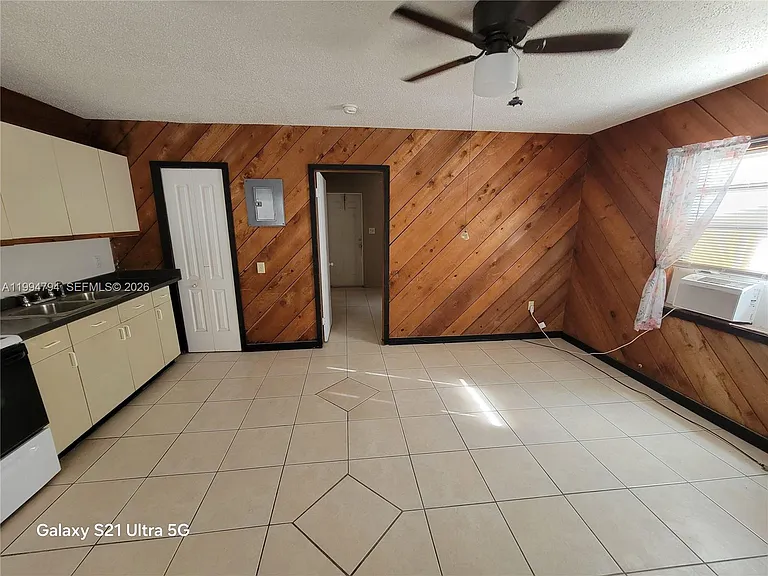 305 S Ocean Dr #4 — Photo 3