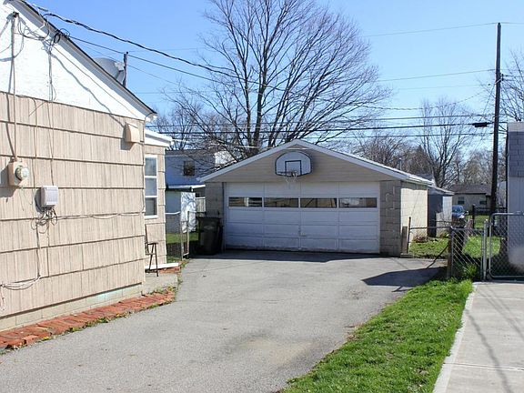 2nd image of 3550 Paxton Dr