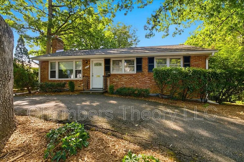 3 bed, 1.0 bath, 960 sqft, $3,000 — Photo 2