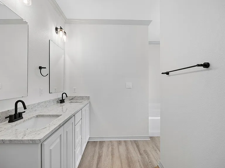 8430 Lakeway Dr — Photo 9