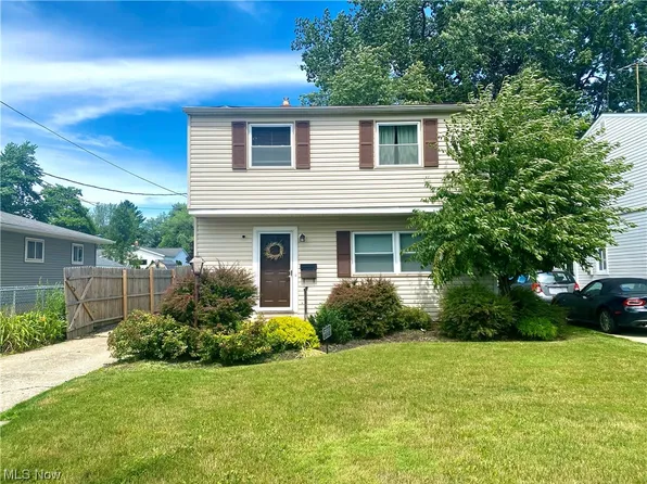 321 Parkway Dr, Eastlake, OH 44095
