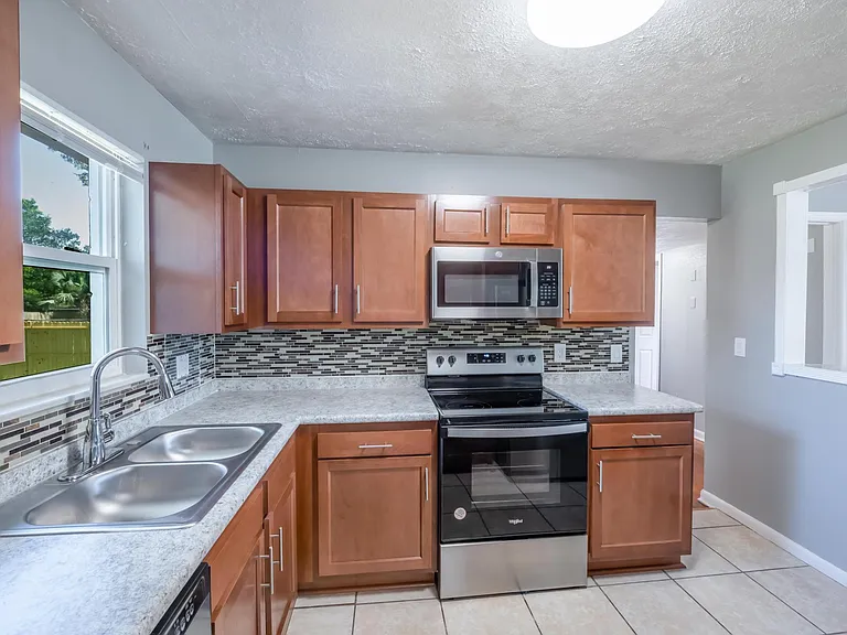 3351 Cesery Blvd — Photo 6