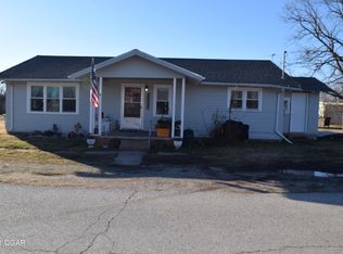 1303 4th St, Oswego, KS 67356