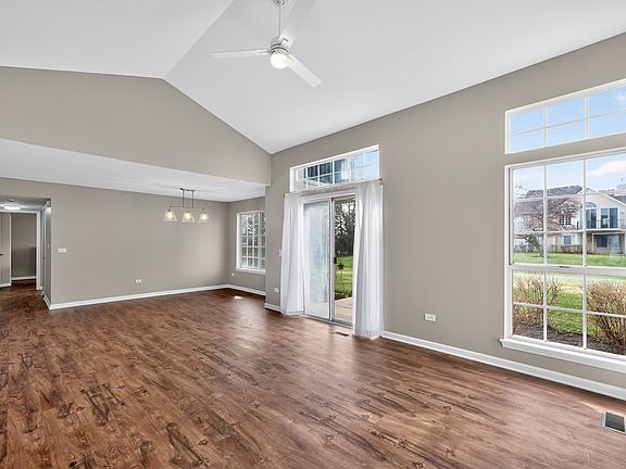3rd image of 446 Cromwell Cir Unit 4