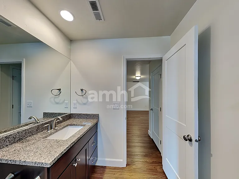 1511 S Horton St — Photo 17