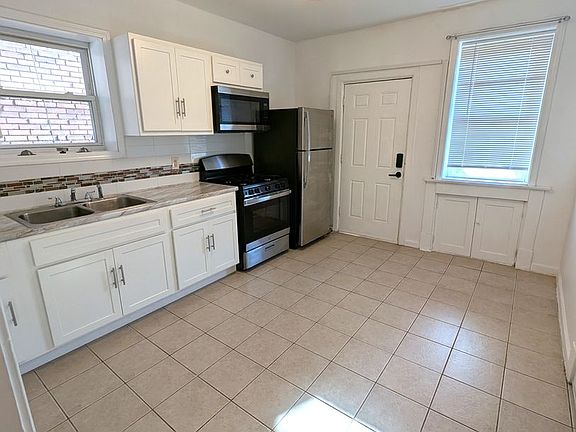 2nd image of 3422 S Compton Ave #1F