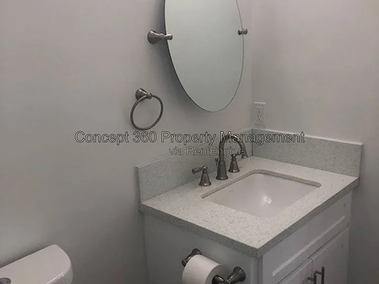 110 E Scott St — Photo 12