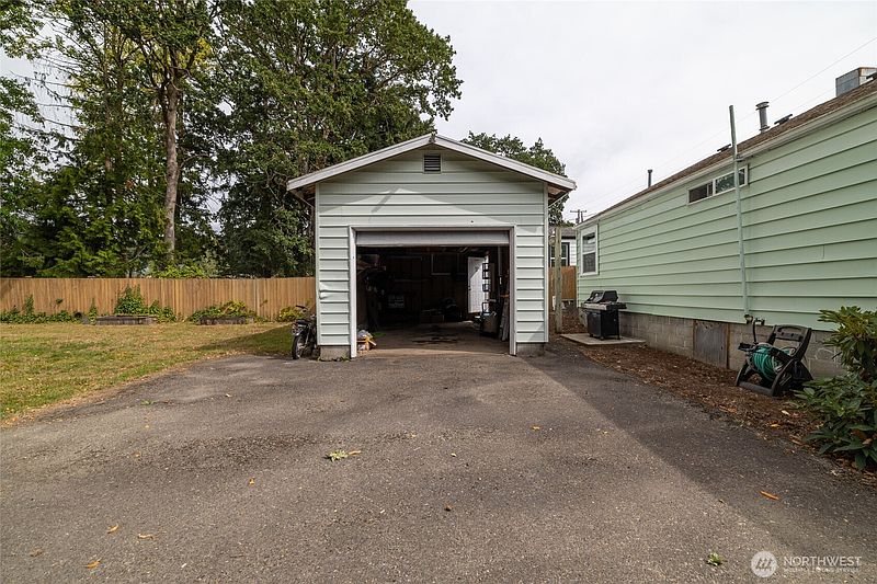 4th image of 1424 Kelly Avenue SW