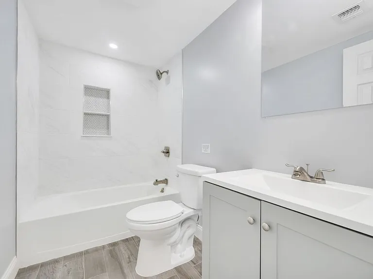 615 Macdonald Ave #B — Photo 6