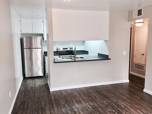 2nd image of 215 Grove Acre Ave APT 1