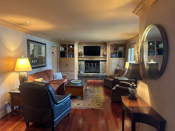 3rd image of 1205 Country Club Dr