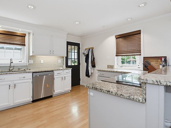 3rd image of 219 Rhode Island Avenue