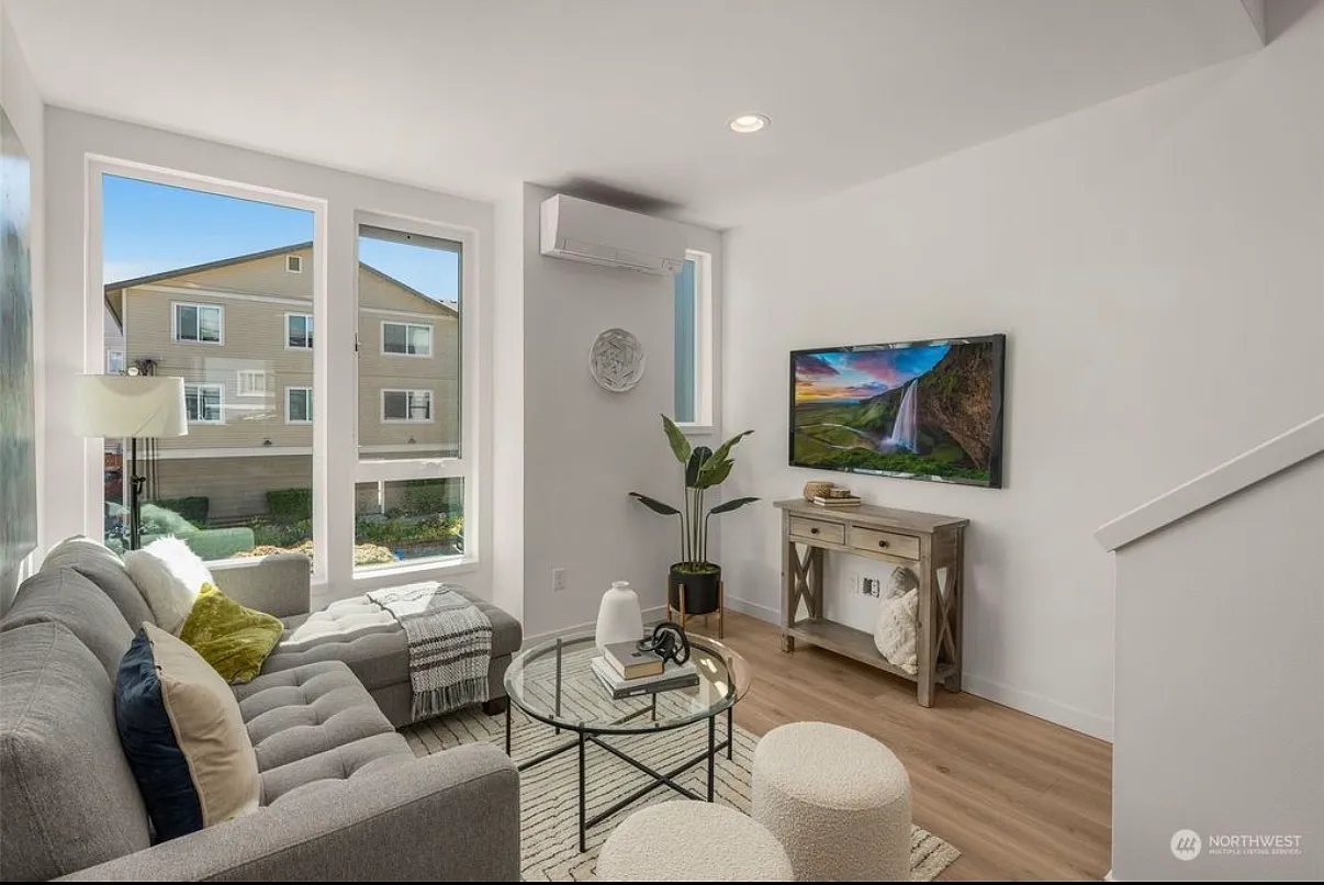 2 bed, 1164 sqft, $3,300 — Photo 3
