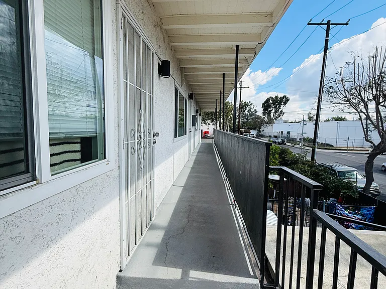 728 E Walnut St #7 — Photo 18