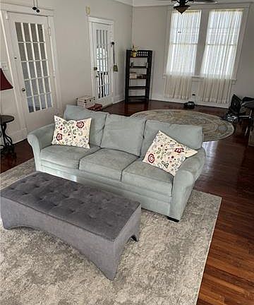 2nd image of 5403 Fontainebleau Dr