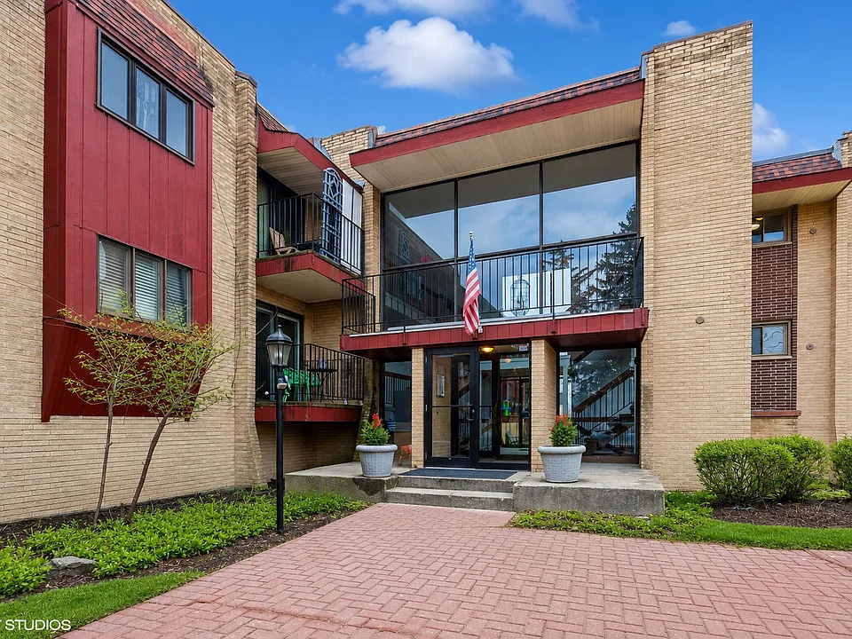 787 Wilson Ave #17