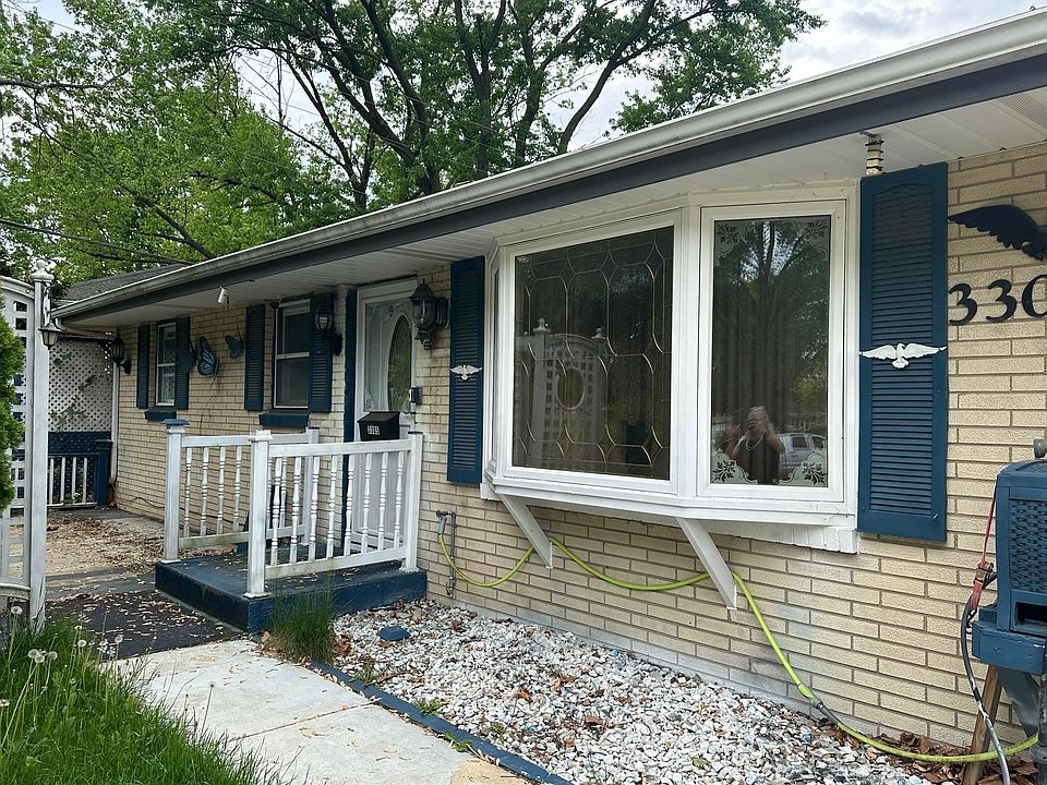 1st image of 3305 Holiday Dr