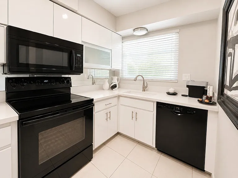 4660 Ocean Blvd — Photo 4