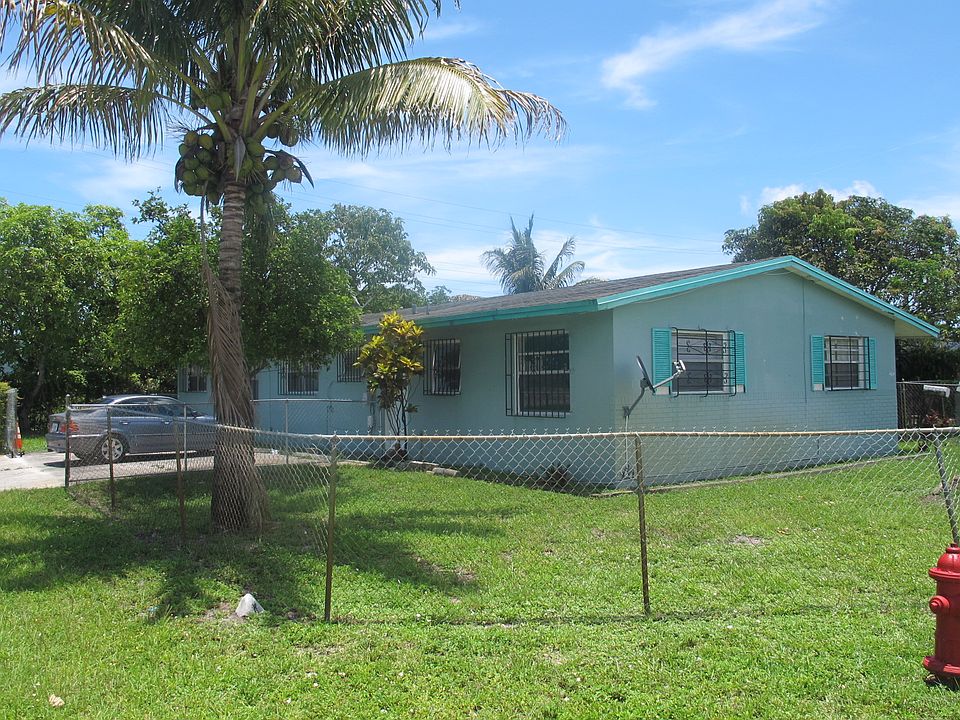 1st image of 300 SW 27th Ter