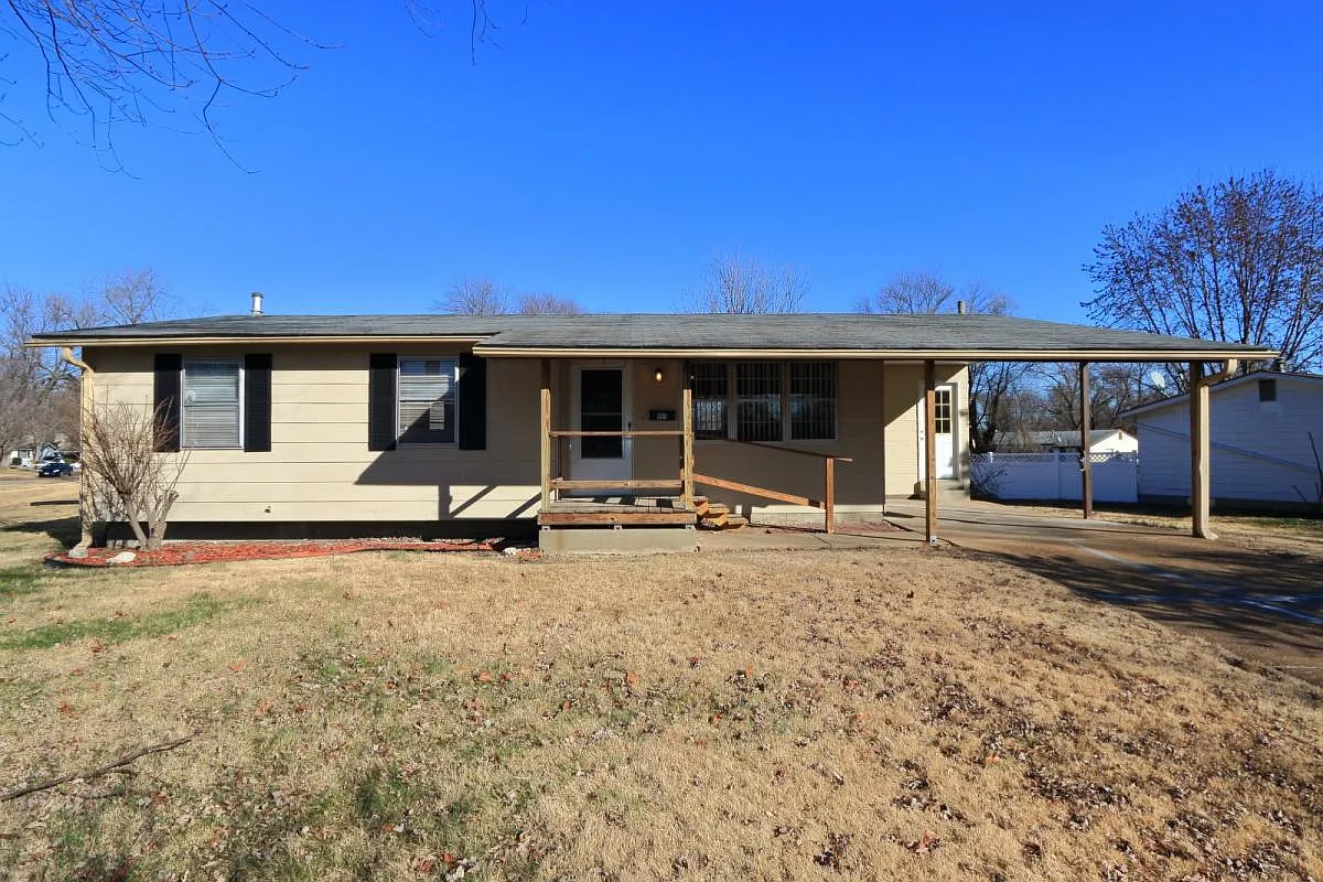 985 Lexington Park photo 1