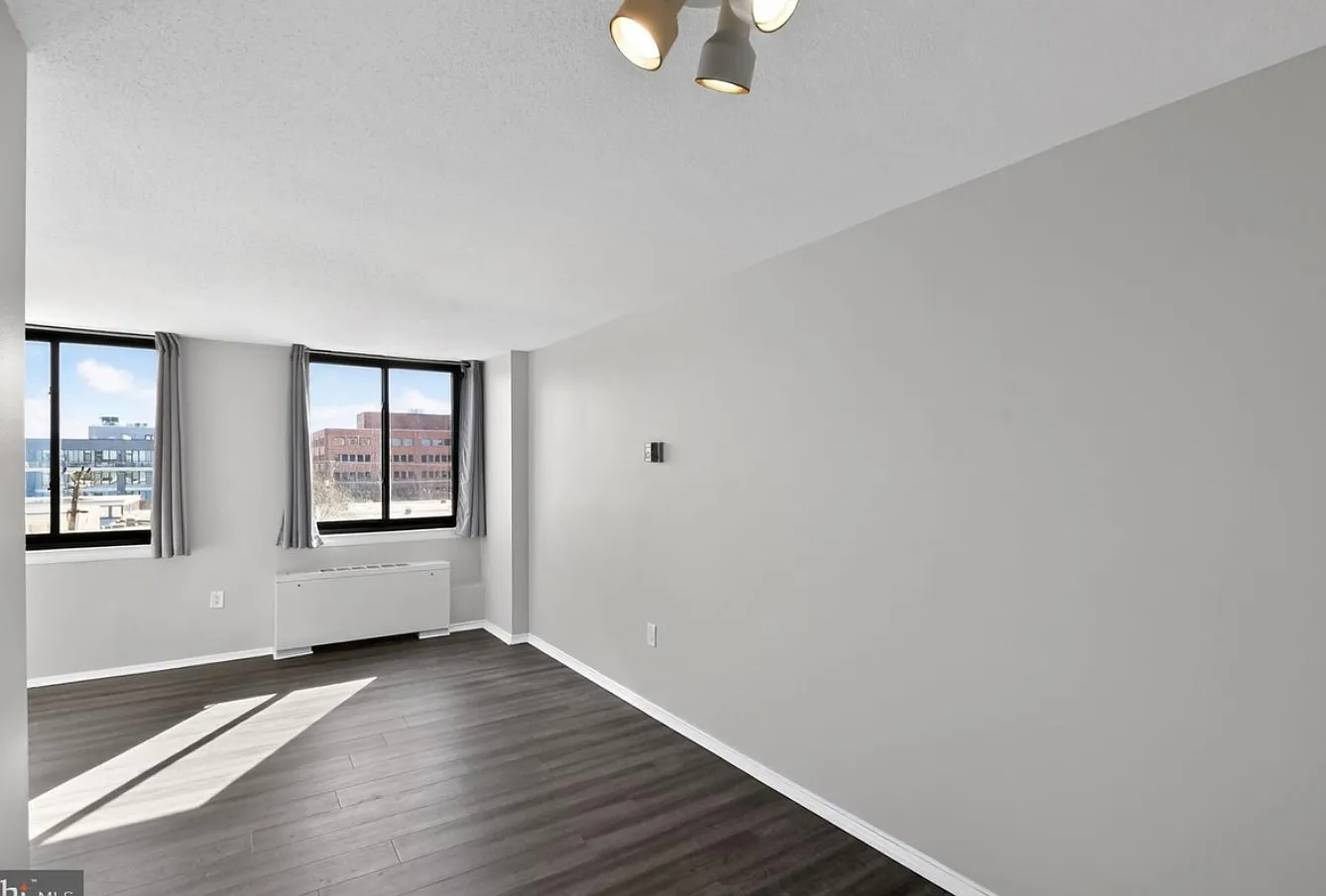 Studio, 384 sqft, $1,575 — Photo 4