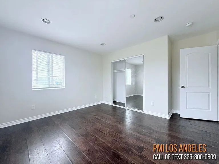 1549 E 50th St — Photo 16