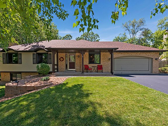 2nd image of 5 Knoll Cir W