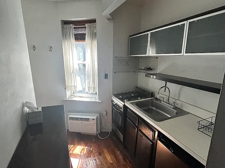 210 E 21st St #3C — Photo 4