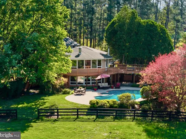 10803 Crest Hill Rd, Marshall, VA 20115