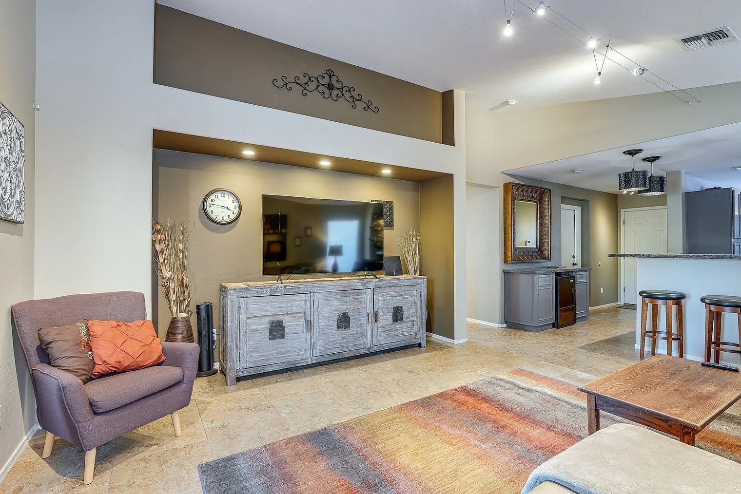 3 bed, 2.0 bath, 1593 sqft, $3,494 — Photo 3