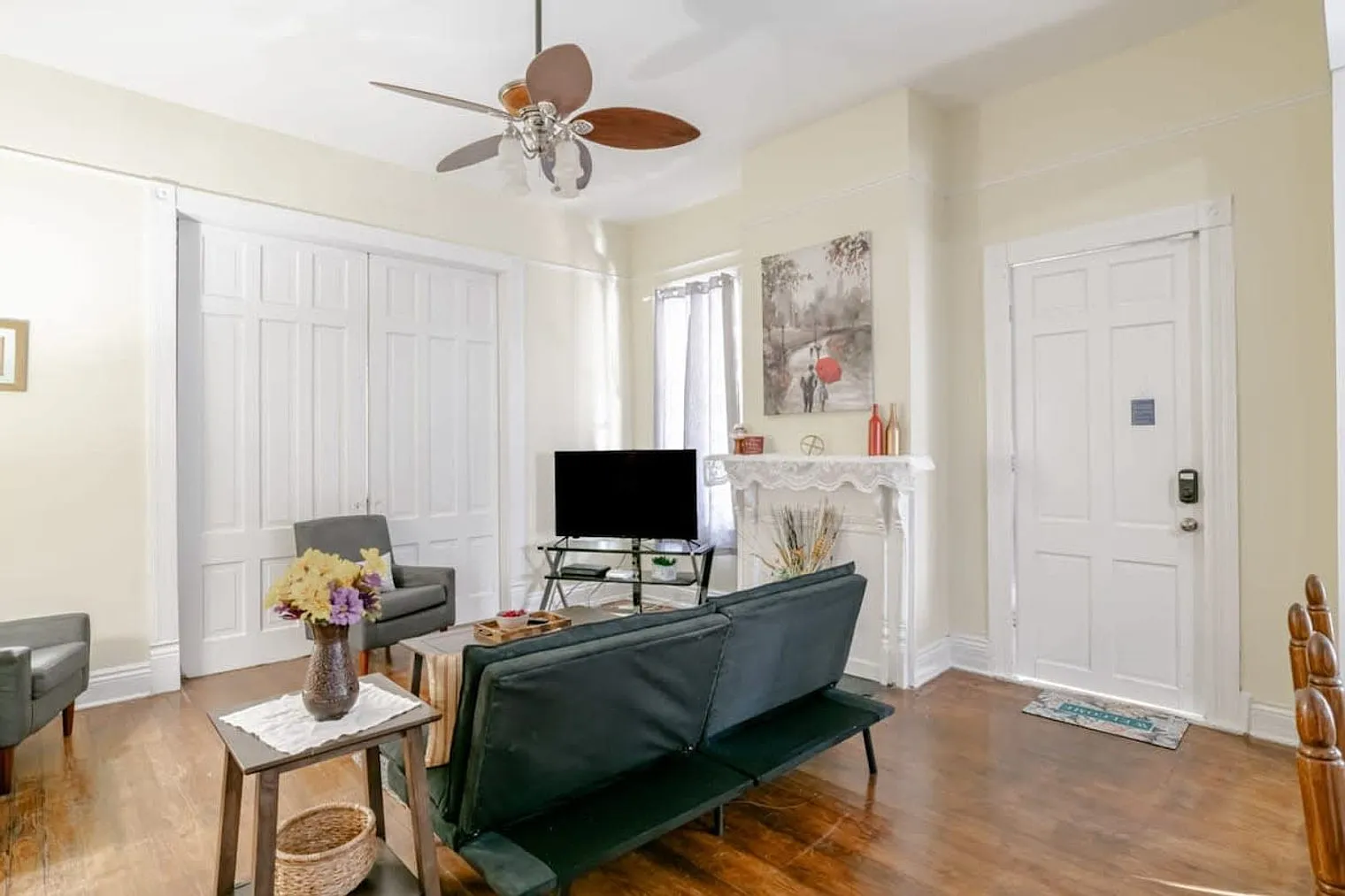 4 bed, 3.0 bath, 2195 sqft, $5,188 — Photo 3