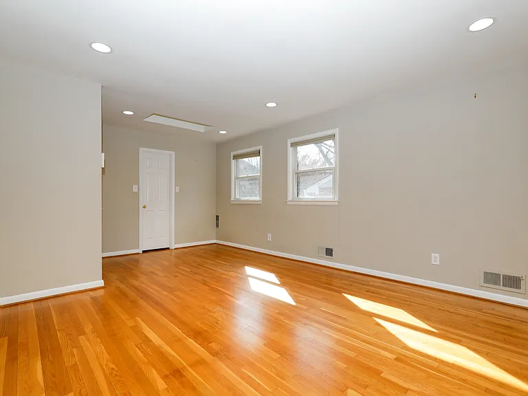 10306 Fleming Ave — Photo 14