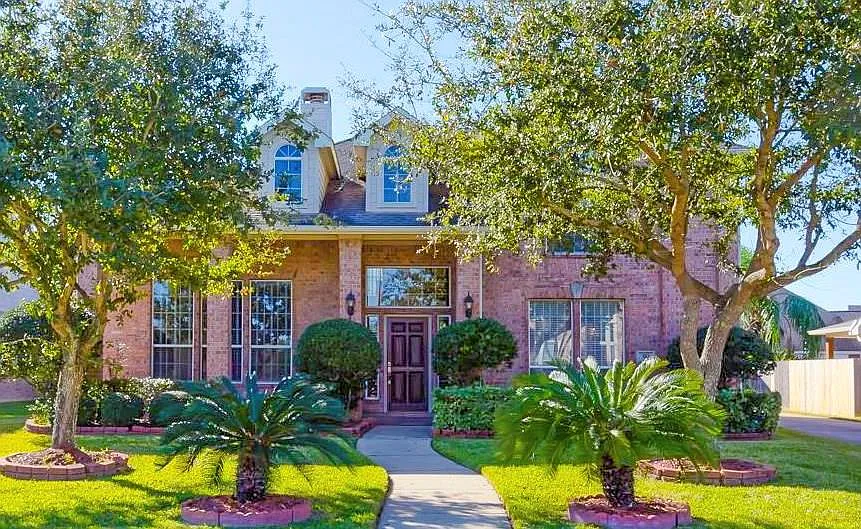 5 bed, 4.0 bath, 3389 sqft, $3,200 — Photo 1