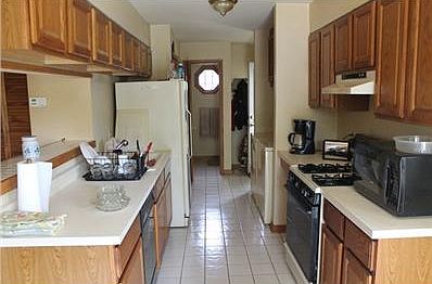 3rd image of 207 Fossil Cove Ln