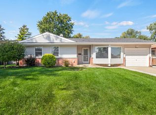 66 Forest Ln, Elk Grove Village, IL 60007