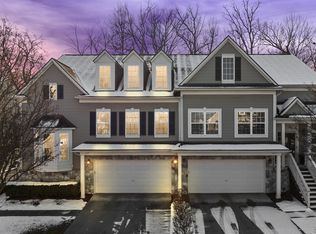 650 W Bluff Ct, Rochester, MI 48307