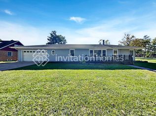 5 E Adams St, Villa Park, IL 60181