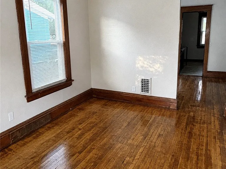 52 Winterroth St — Photo 2