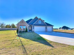 9501 Sultans Water Way, Yukon, OK 73099