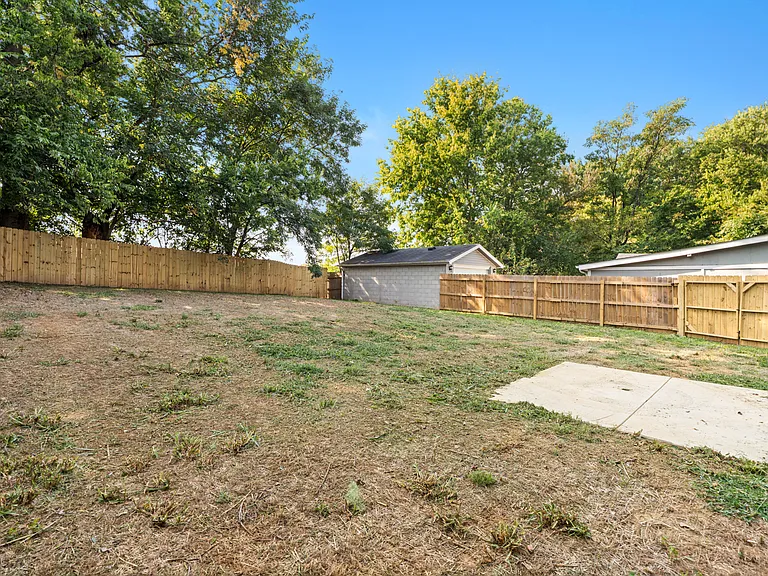 1562 Lincoln Ave — Photo 33